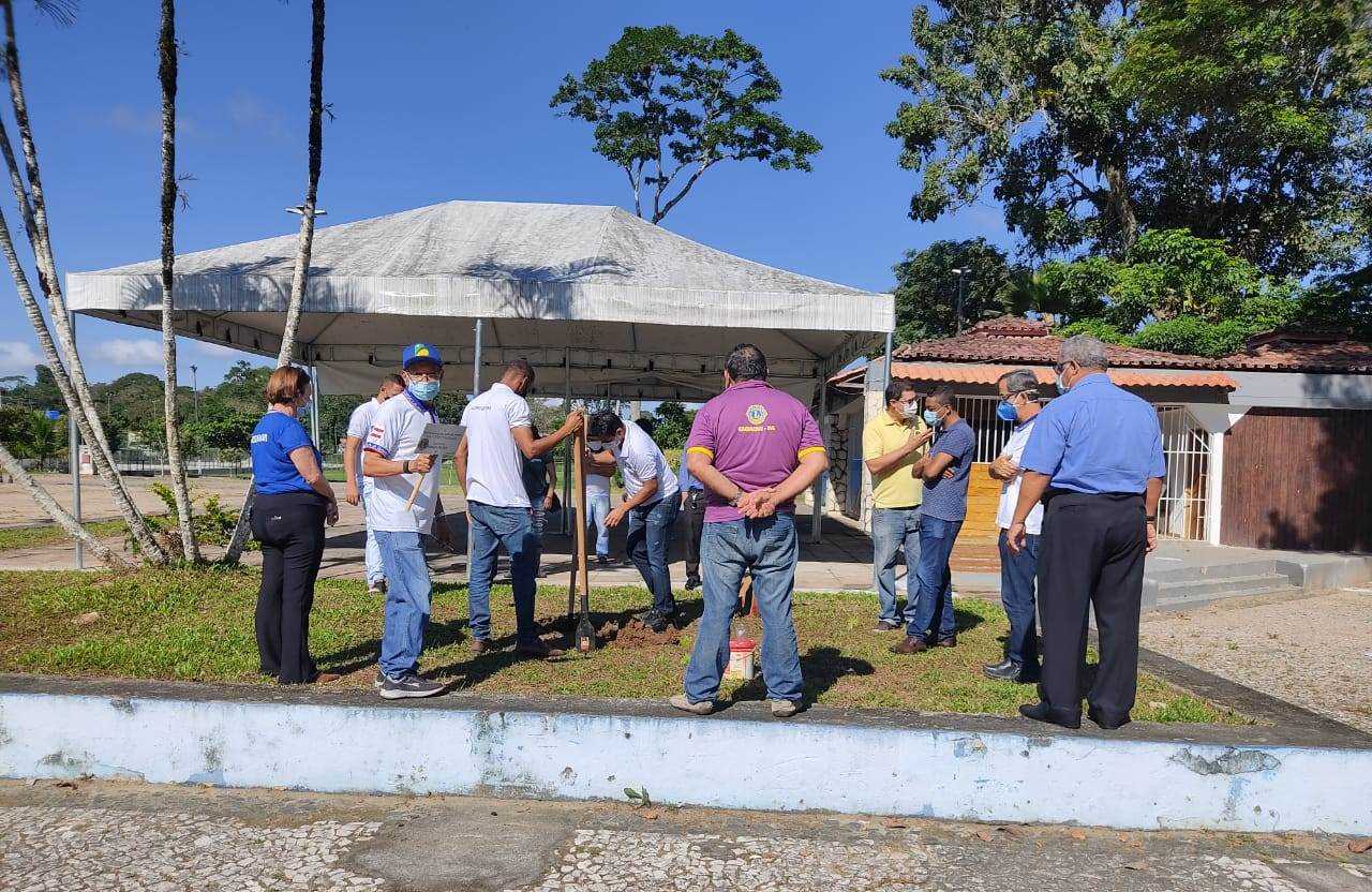Camacã: Secretaria de Agricultura e Meio Ambiente em parceria com o Lions Clube e Maçonaria, realizam plantio de árvores e homenageia o empresário Eds